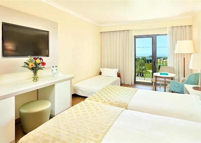 فندق Baia Grande 4*